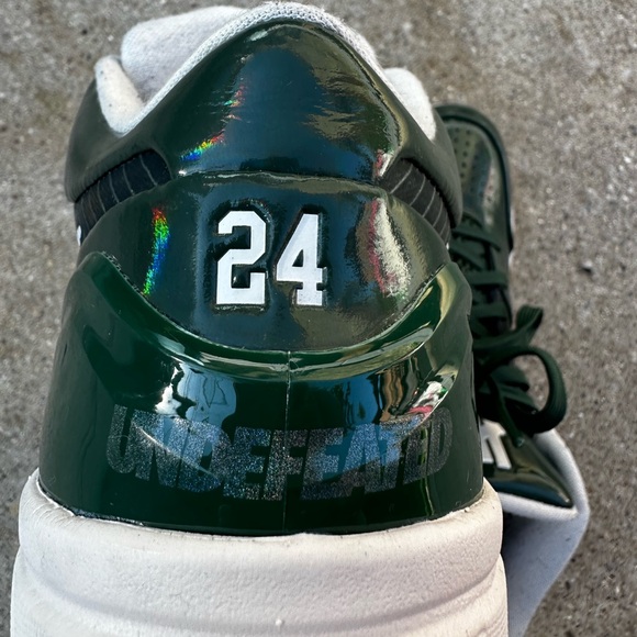 Nike Kobe 4 Protro Undefeated Milwaukee/Fir colorway. Size 10. Lightly used. - Picture 8 of 13
